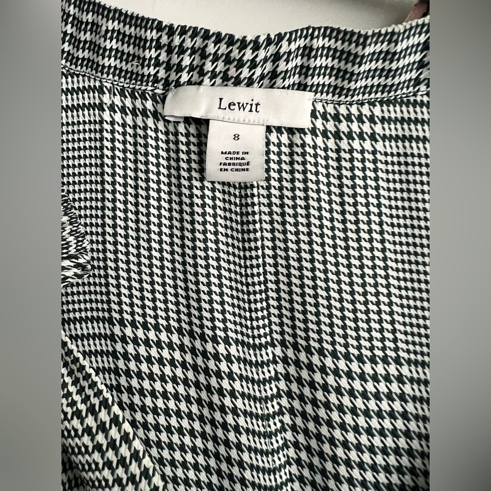 Lewit women’s black and white
Plaid dress - size 8 - Picture 5 of 9